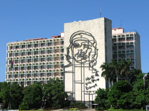 キューバ内務省建物の壁。革命家チェ・ゲバラ　モニュメント