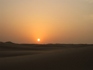 ドバイの砂漠の夕日